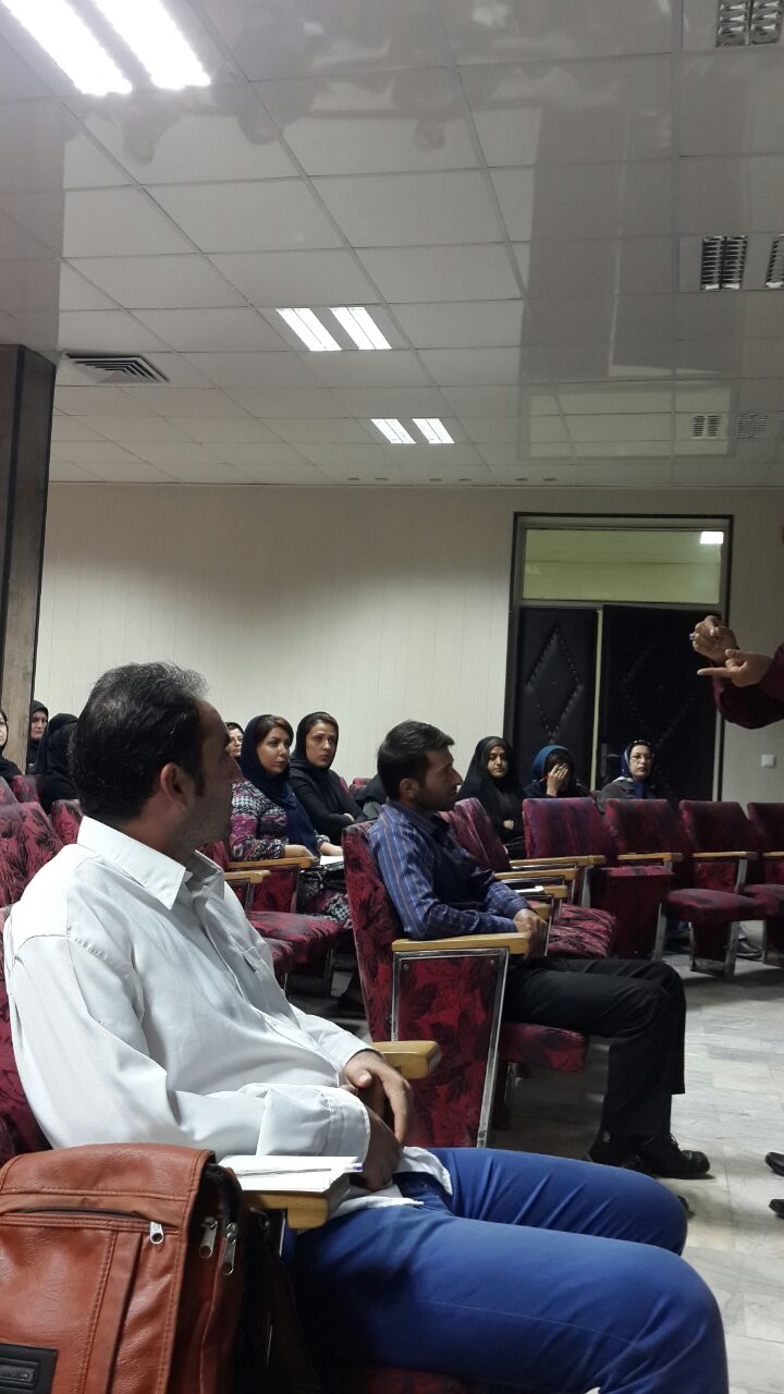 برگزاری کلاس برای بیماران در سالن کنفرانس بیمارستان امام خمینی ساری