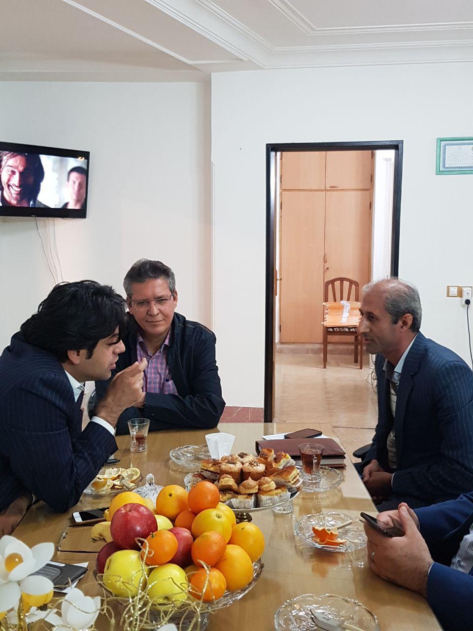 نشست صمیمی با حضور دکتر دامادی نماینده محترم ساری در دفتر انجمن - 12 آذر ماه 1396