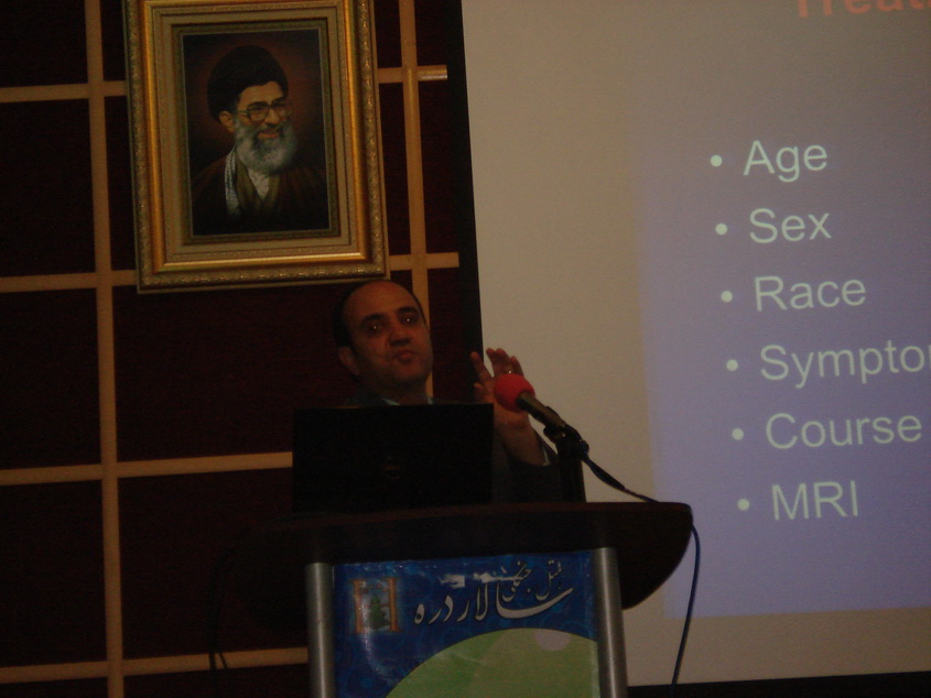 همایش دکتر اعتمادی فر متخصص مغز و اعصاب و رئیس هیأت مدیره انجمن ام اس اصفهان