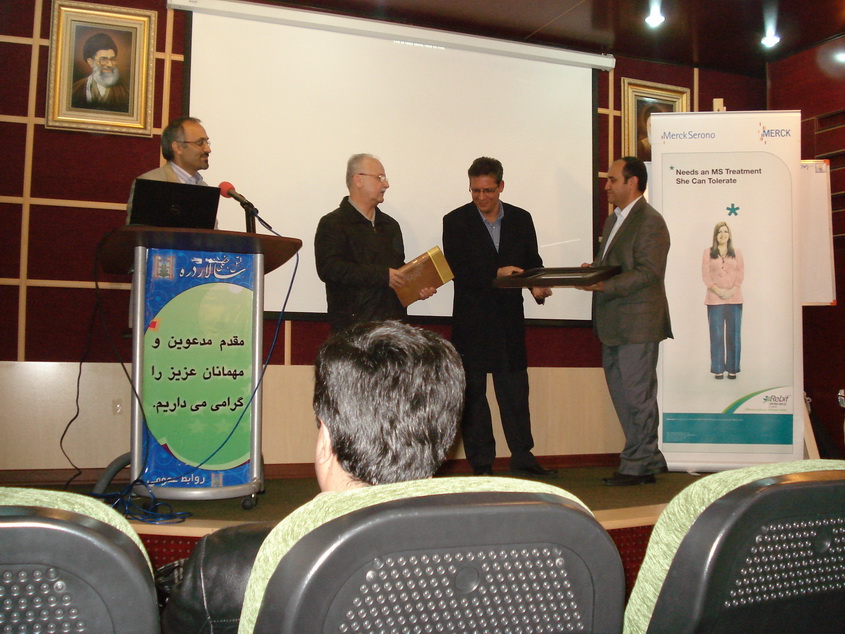 همایش دکتر اعتمادی فر متخصص مغز و اعصاب و رئیس مدیره انجمن ام اس اصفهان